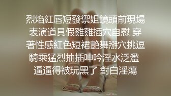 屁股大过肩快乐似神仙，大嫂跪在地上撅起屁股含住我的鸡巴，来上一顿口活，潇洒呀！